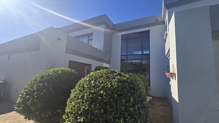 5 Bedroom Property for Sale in The Wilds Gauteng