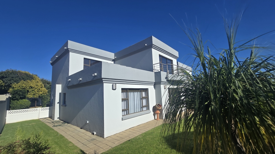 5 Bedroom Property for Sale in The Wilds Gauteng