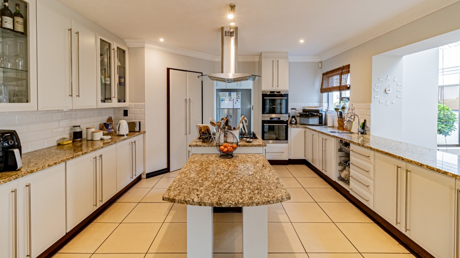 5 Bedroom Property for Sale in The Wilds Gauteng
