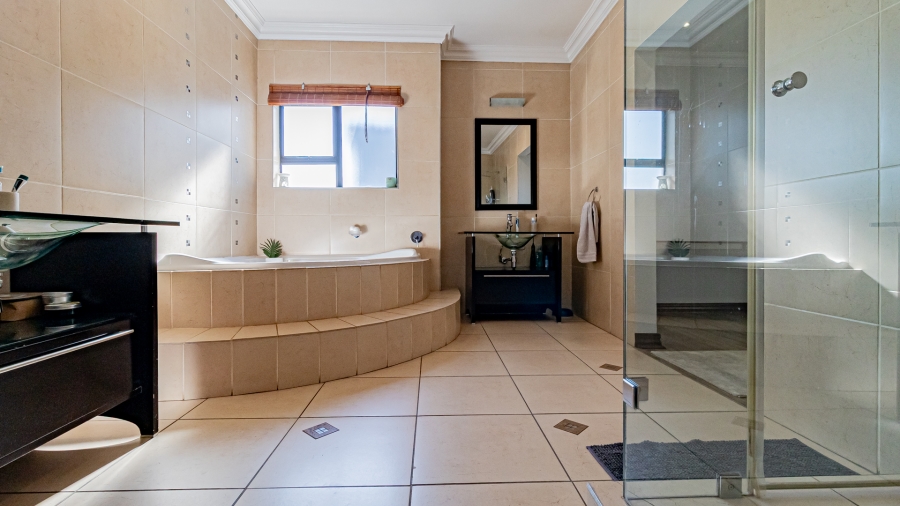 5 Bedroom Property for Sale in The Wilds Gauteng