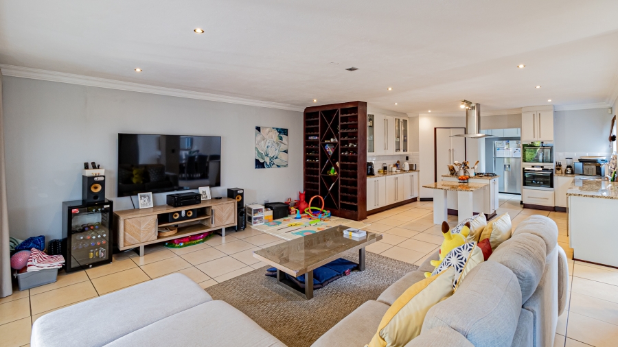 5 Bedroom Property for Sale in The Wilds Gauteng
