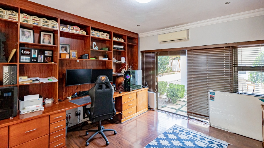 5 Bedroom Property for Sale in The Wilds Gauteng