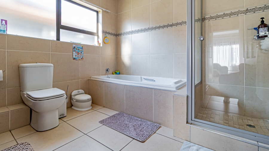 5 Bedroom Property for Sale in The Wilds Gauteng