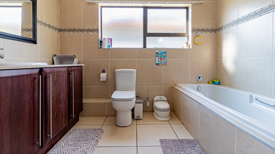 5 Bedroom Property for Sale in The Wilds Gauteng