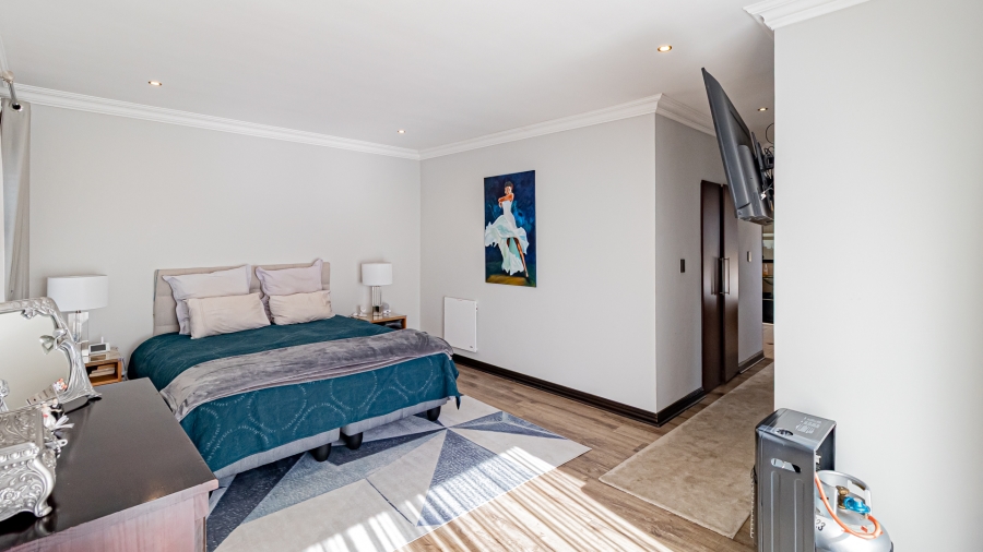 5 Bedroom Property for Sale in The Wilds Gauteng