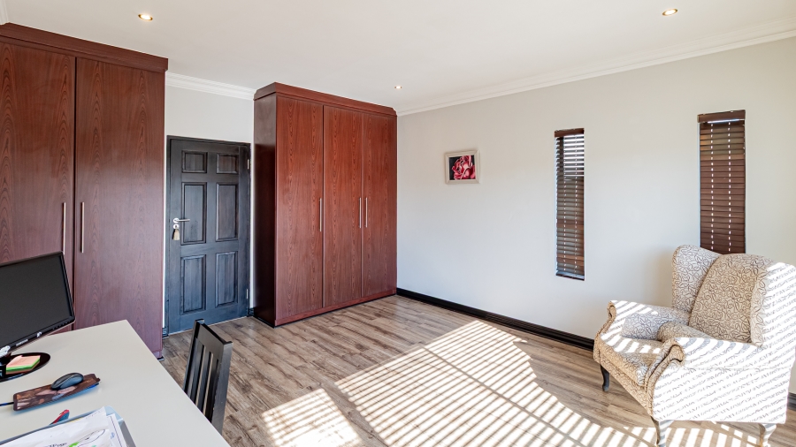 5 Bedroom Property for Sale in The Wilds Gauteng
