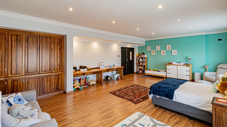 5 Bedroom Property for Sale in The Wilds Gauteng