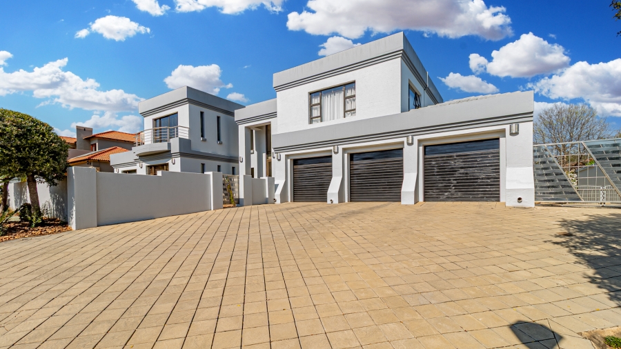5 Bedroom Property for Sale in The Wilds Gauteng
