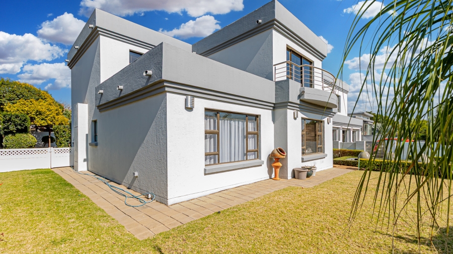 5 Bedroom Property for Sale in The Wilds Gauteng