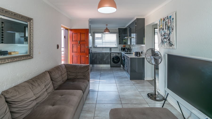 To Let 2 Bedroom Property for Rent in Vorna Valley Gauteng