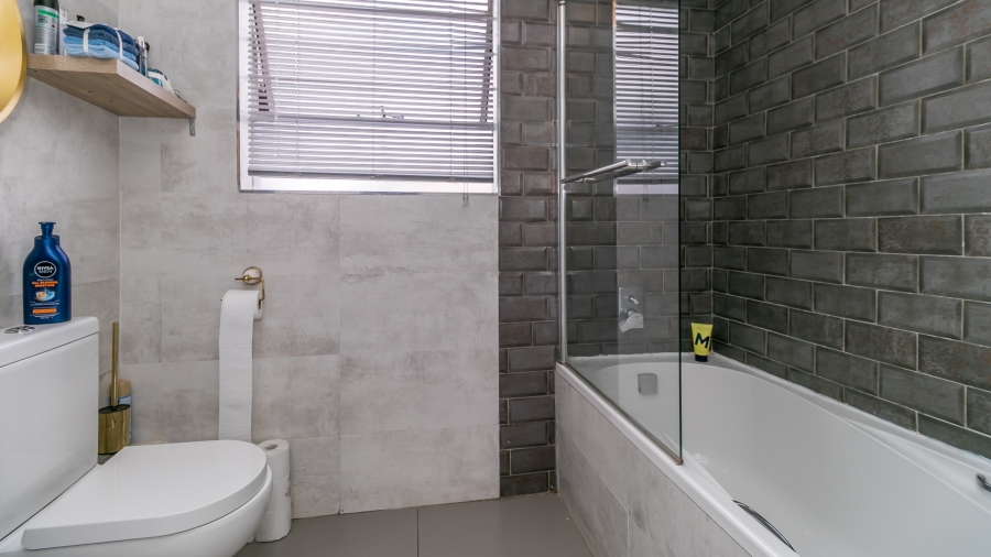 To Let 2 Bedroom Property for Rent in Vorna Valley Gauteng