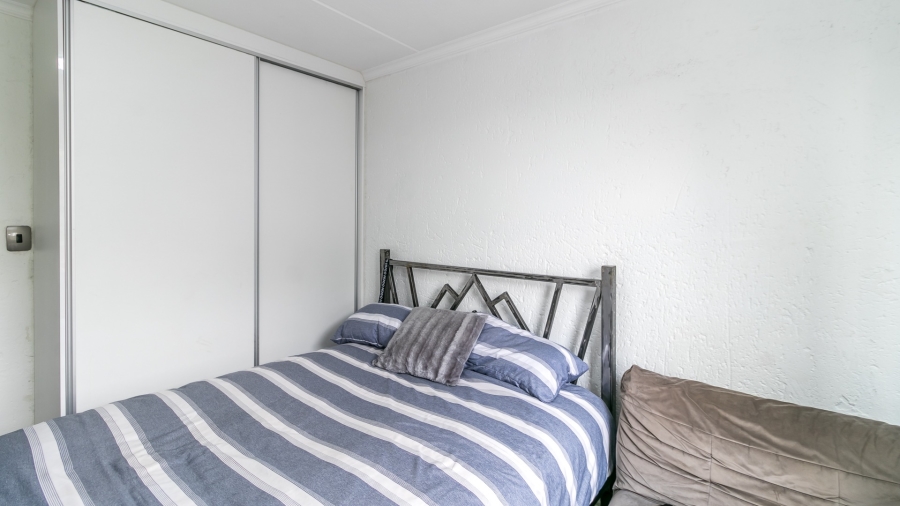 To Let 2 Bedroom Property for Rent in Vorna Valley Gauteng