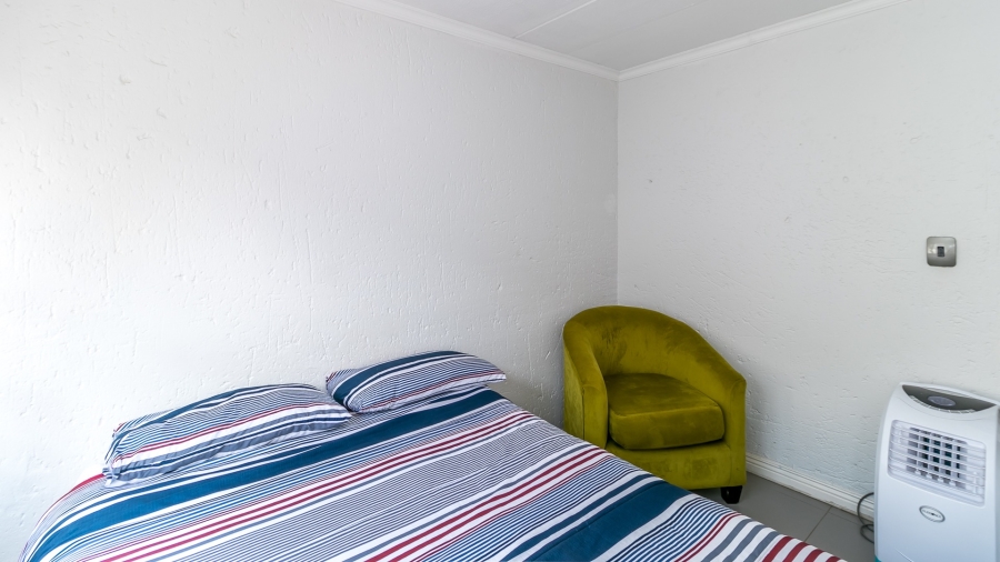 To Let 2 Bedroom Property for Rent in Vorna Valley Gauteng