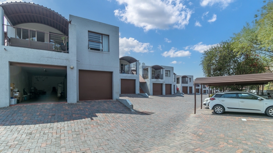 To Let 2 Bedroom Property for Rent in Vorna Valley Gauteng