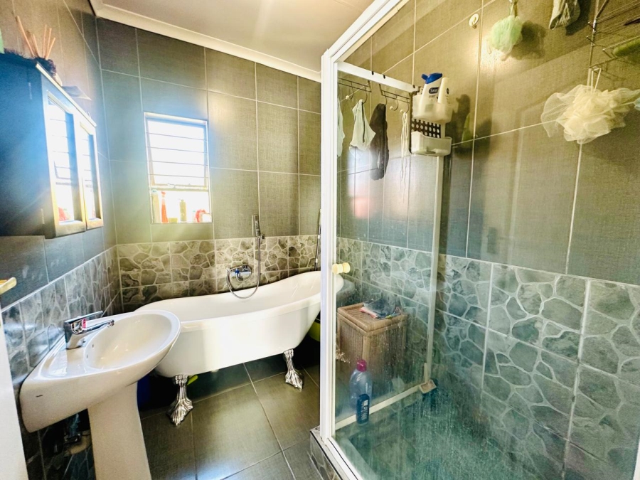 2 Bedroom Property for Sale in Liefde en Vrede Gauteng