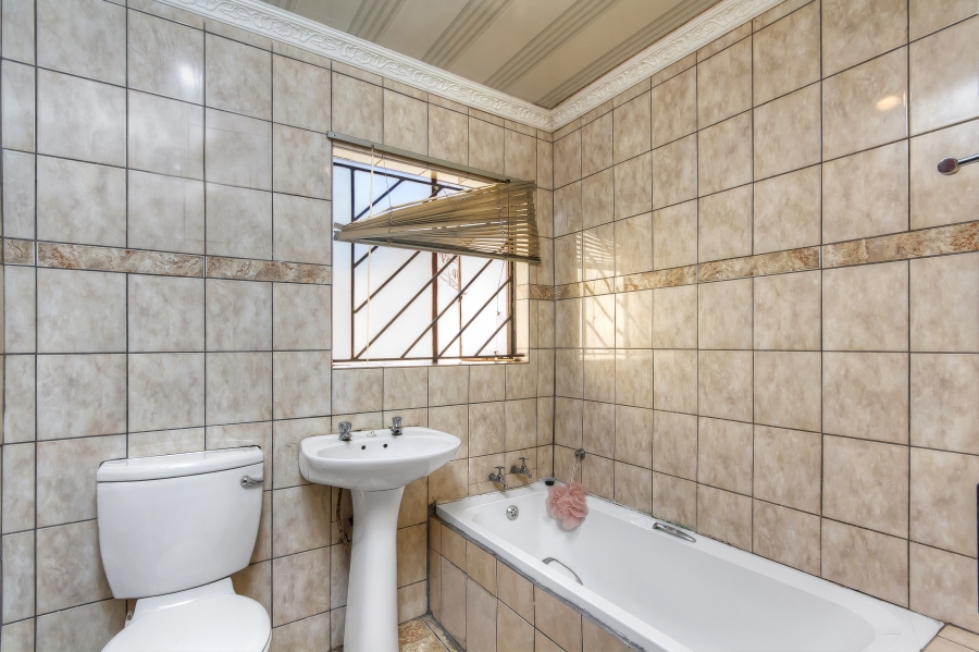 4 Bedroom Property for Sale in Ormonde View Gauteng