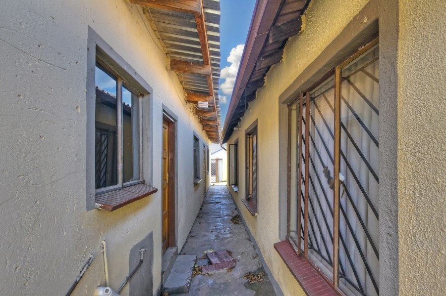4 Bedroom Property for Sale in Ormonde View Gauteng