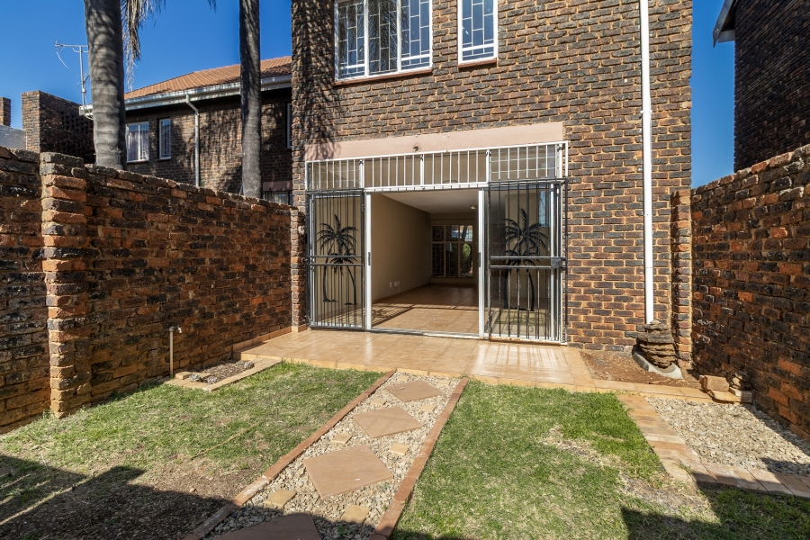 2 Bedroom Property for Sale in Garsfontein Gauteng
