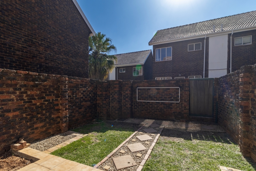 2 Bedroom Property for Sale in Garsfontein Gauteng