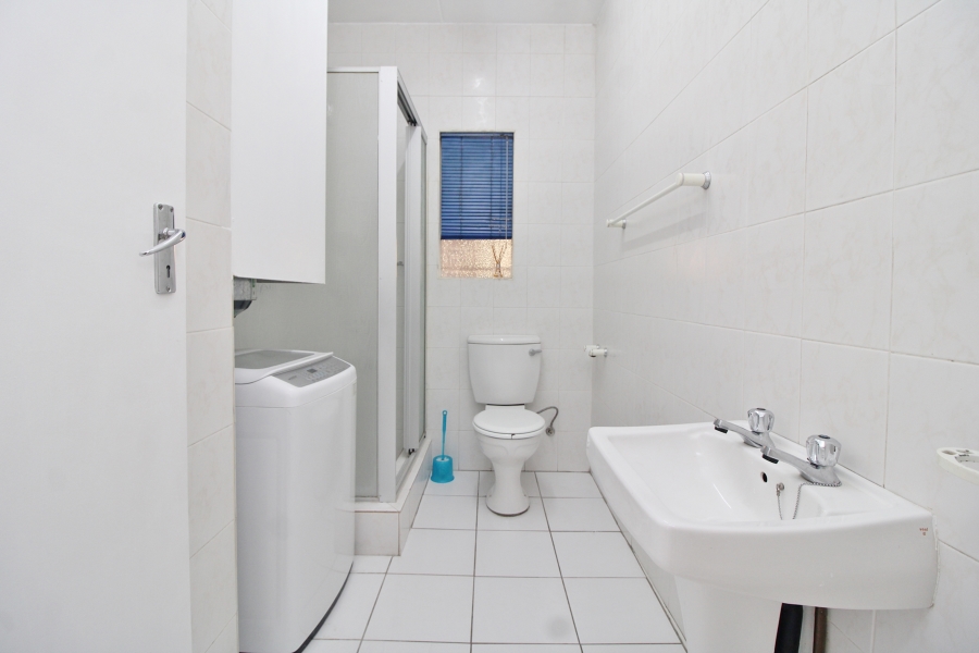 To Let 3 Bedroom Property for Rent in Sunnyrock Gauteng