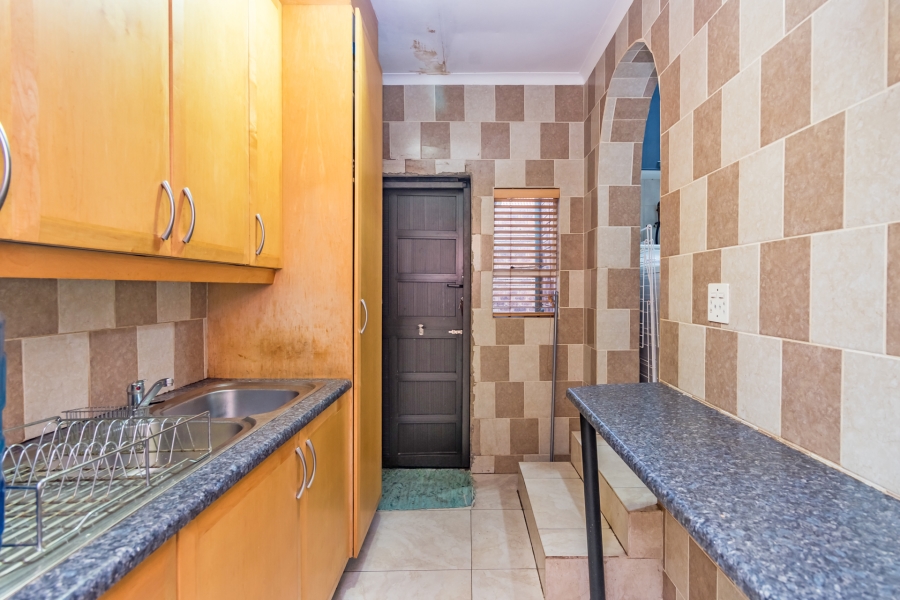 6 Bedroom Property for Sale in Roodekrans Gauteng