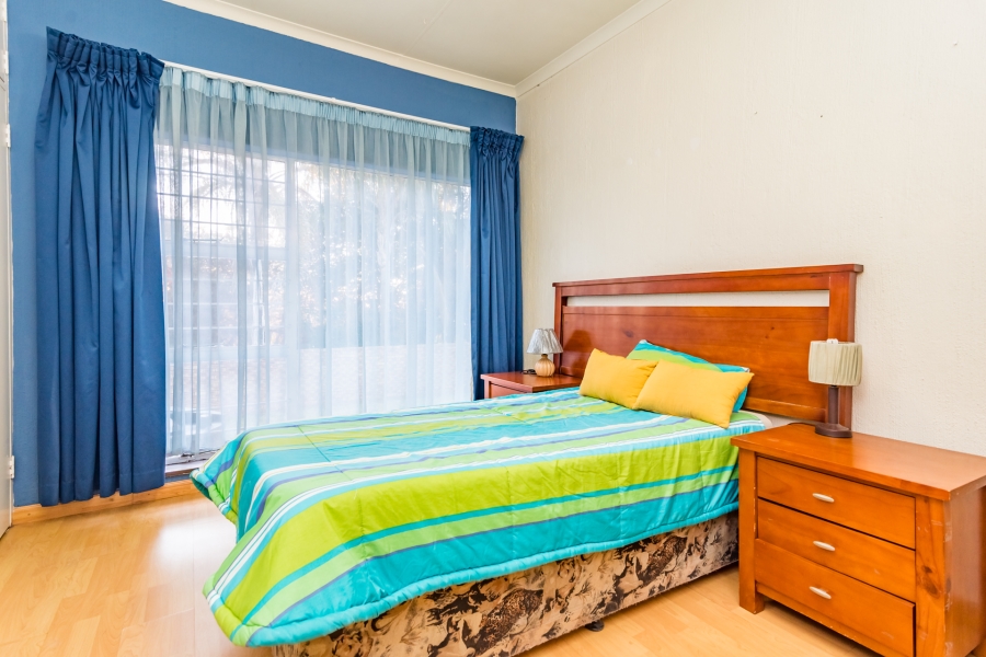 6 Bedroom Property for Sale in Roodekrans Gauteng