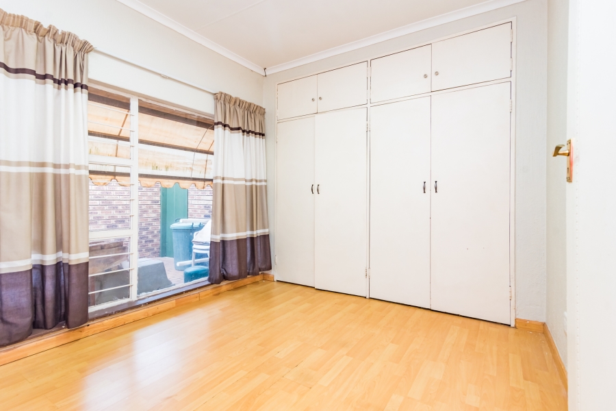 6 Bedroom Property for Sale in Roodekrans Gauteng