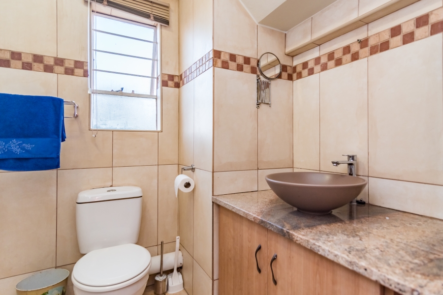 6 Bedroom Property for Sale in Roodekrans Gauteng