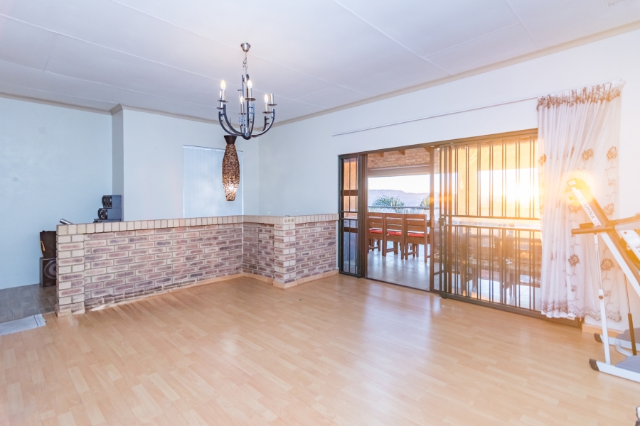 6 Bedroom Property for Sale in Roodekrans Gauteng