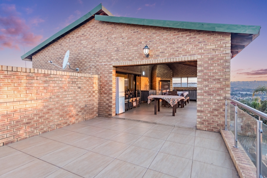 6 Bedroom Property for Sale in Roodekrans Gauteng