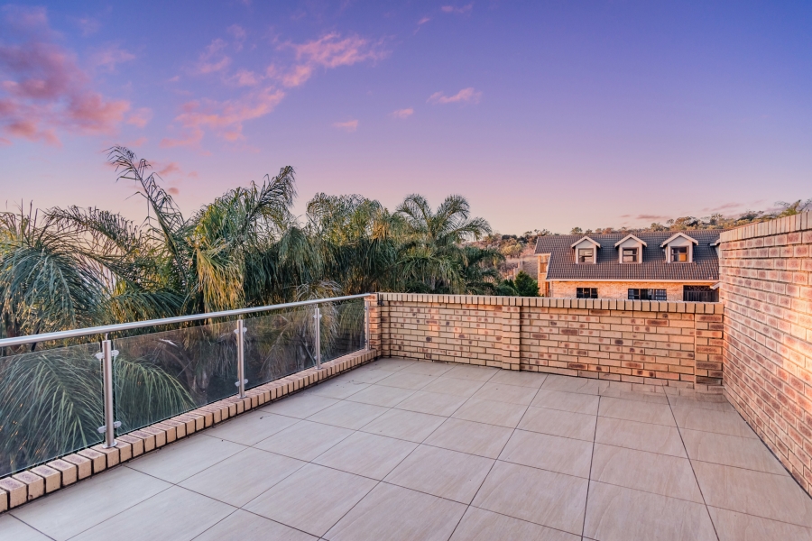 6 Bedroom Property for Sale in Roodekrans Gauteng