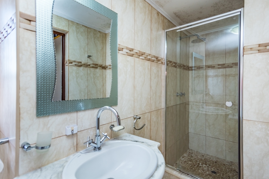 6 Bedroom Property for Sale in Roodekrans Gauteng