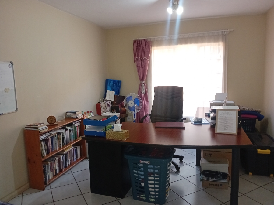 3 Bedroom Property for Sale in Faerie Glen Gauteng