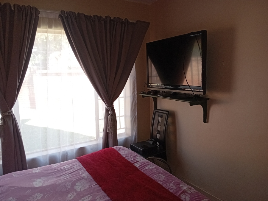 3 Bedroom Property for Sale in Faerie Glen Gauteng