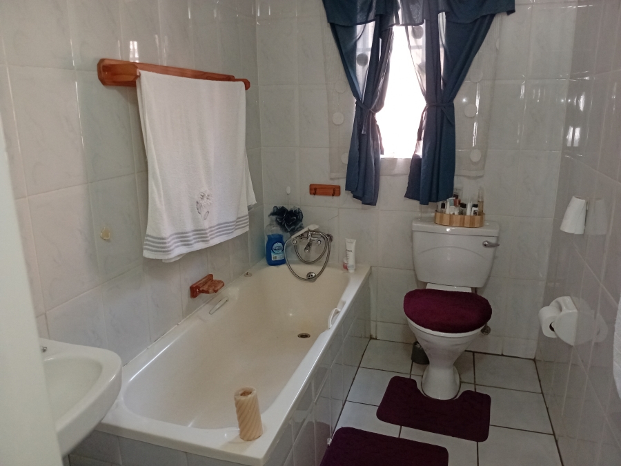 3 Bedroom Property for Sale in Faerie Glen Gauteng