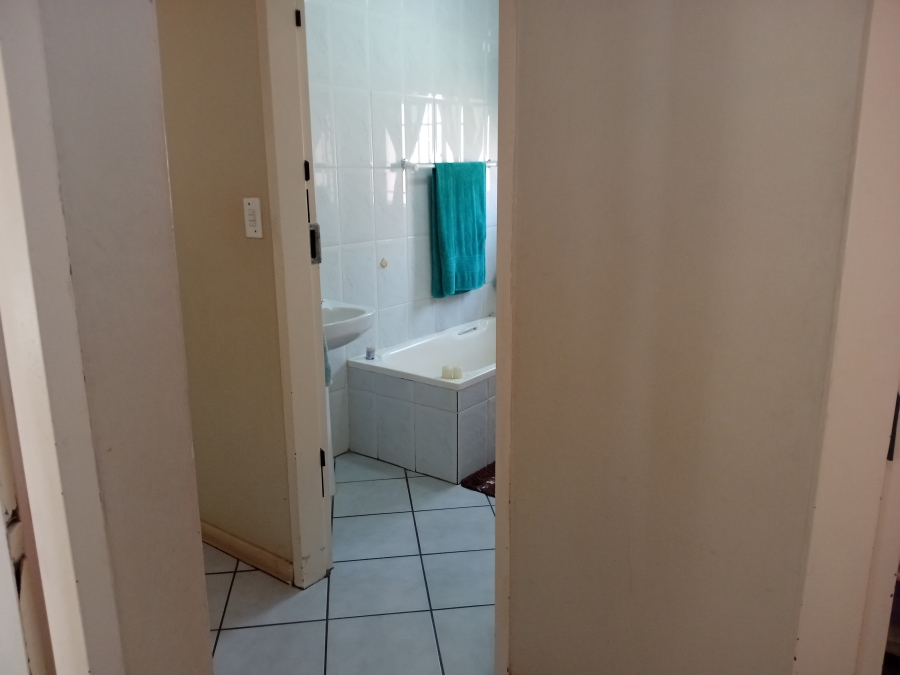 3 Bedroom Property for Sale in Faerie Glen Gauteng
