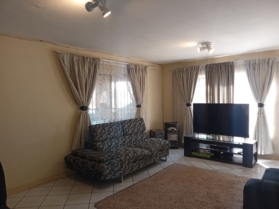3 Bedroom Property for Sale in Faerie Glen Gauteng