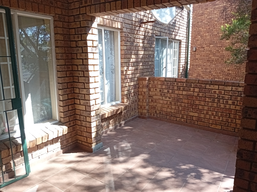 3 Bedroom Property for Sale in Faerie Glen Gauteng
