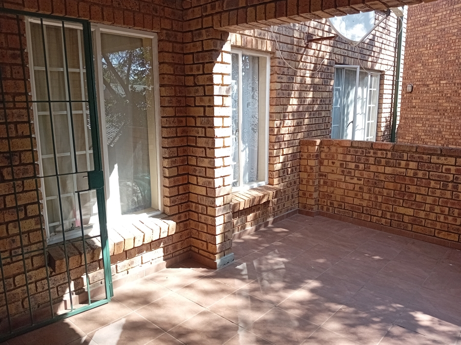 3 Bedroom Property for Sale in Faerie Glen Gauteng