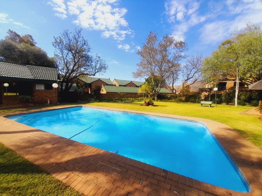 3 Bedroom Property for Sale in Faerie Glen Gauteng