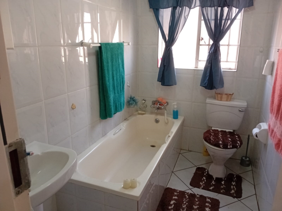 3 Bedroom Property for Sale in Faerie Glen Gauteng