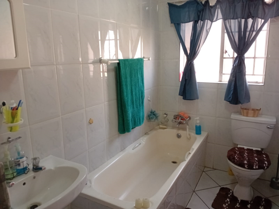 3 Bedroom Property for Sale in Faerie Glen Gauteng