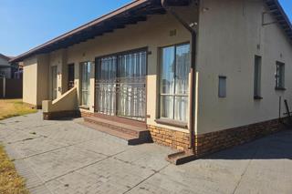 3 Bedroom Property for Sale in Verwoerdpark Gauteng