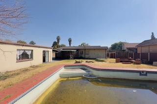 3 Bedroom Property for Sale in Verwoerdpark Gauteng