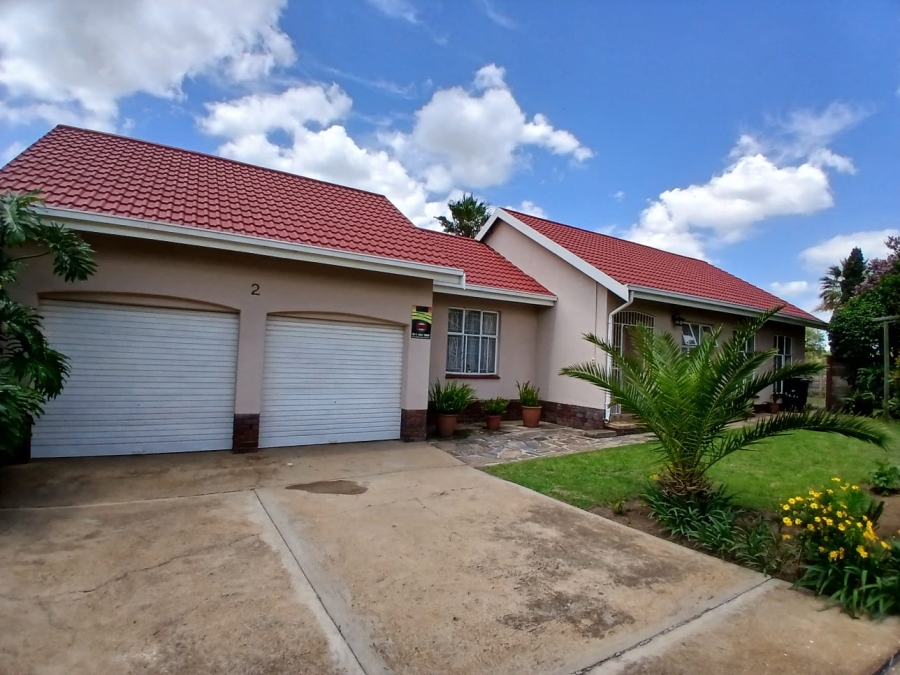 7 Bedroom Property for Sale in Birchleigh North Gauteng