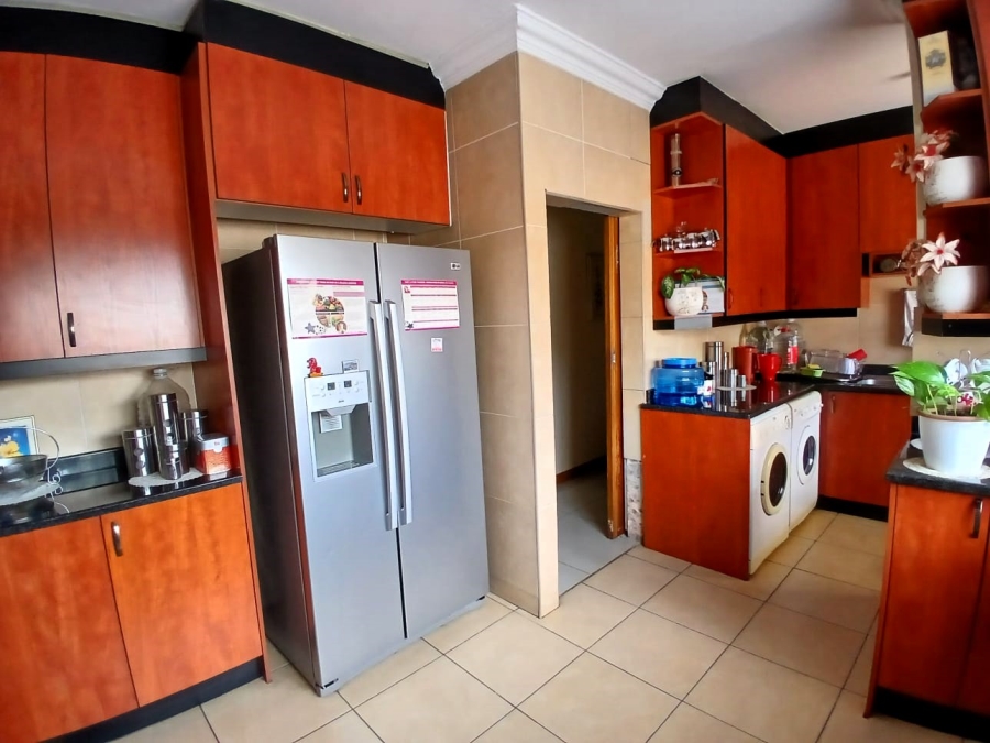7 Bedroom Property for Sale in Birchleigh North Gauteng