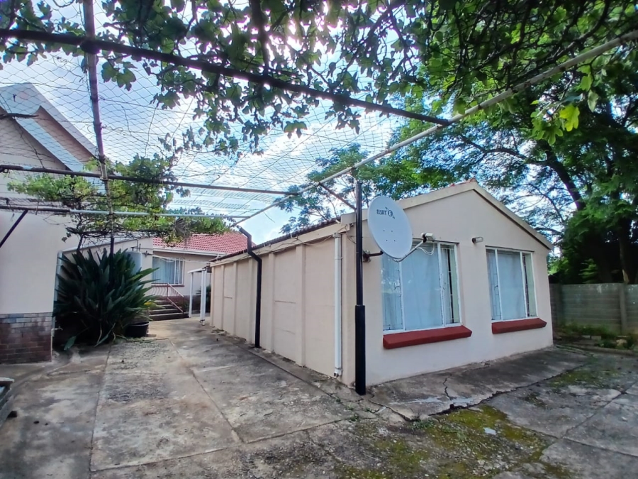 7 Bedroom Property for Sale in Birchleigh North Gauteng