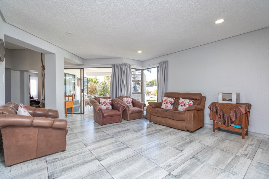 3 Bedroom Property for Sale in Magaliessig Gauteng