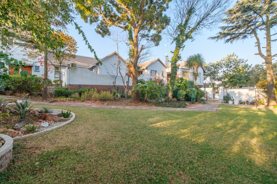 To Let 4 Bedroom Property for Rent in Constantia Kloof Gauteng