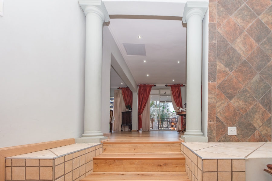 To Let 4 Bedroom Property for Rent in Constantia Kloof Gauteng